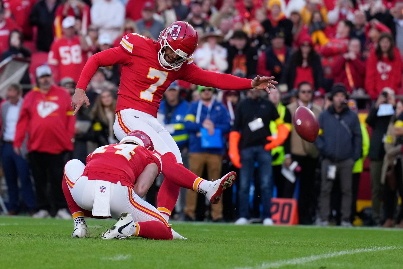 Chiefs rally from 11-point deficit to beat Colts 23-20 in OT on Harrison Butker's fifth field goal | iNFOnews.ca