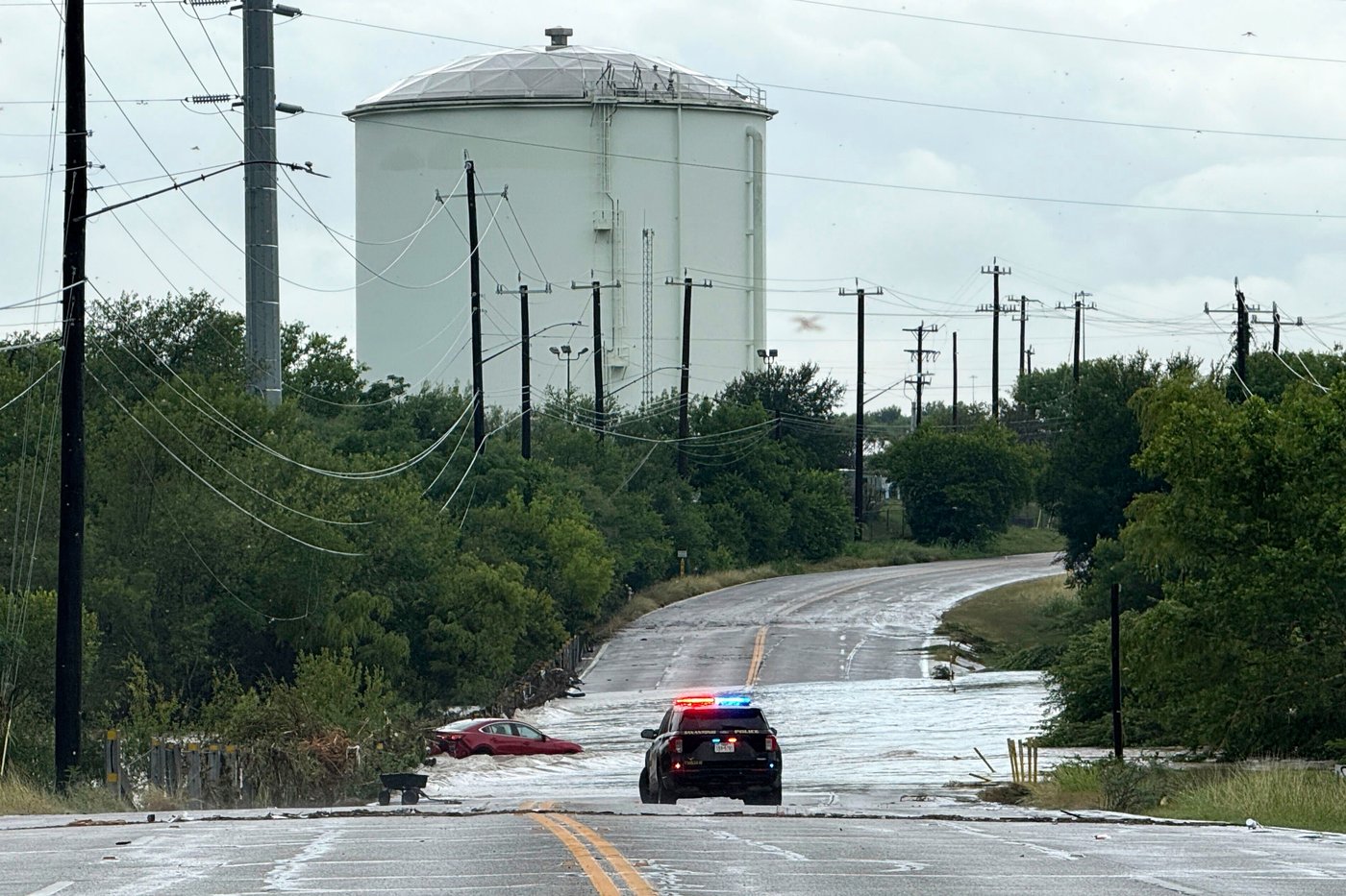 Deaths in San Antonio rise to 11 and some are still missing after heavy storms, officials say | iNFOnews.ca Deaths in San Antonio rise to 11 and some are still missing after heavy storms, officials say | iNFOnews.ca