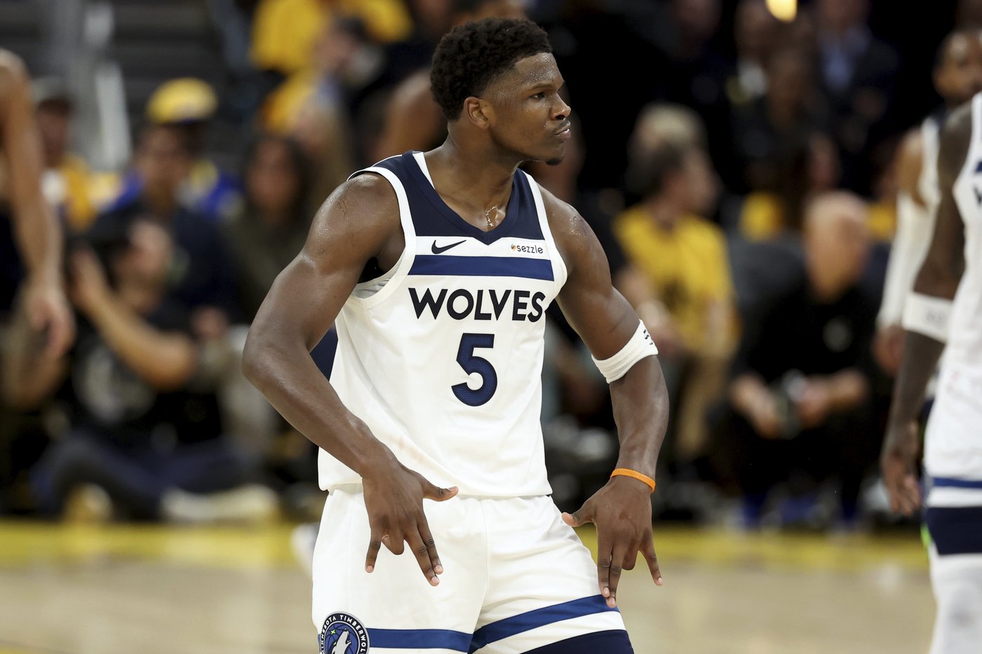 Knicks look to close out defending champion Celtics in Game 5. Timberwolves can do same to Warriors | iNFOnews.ca