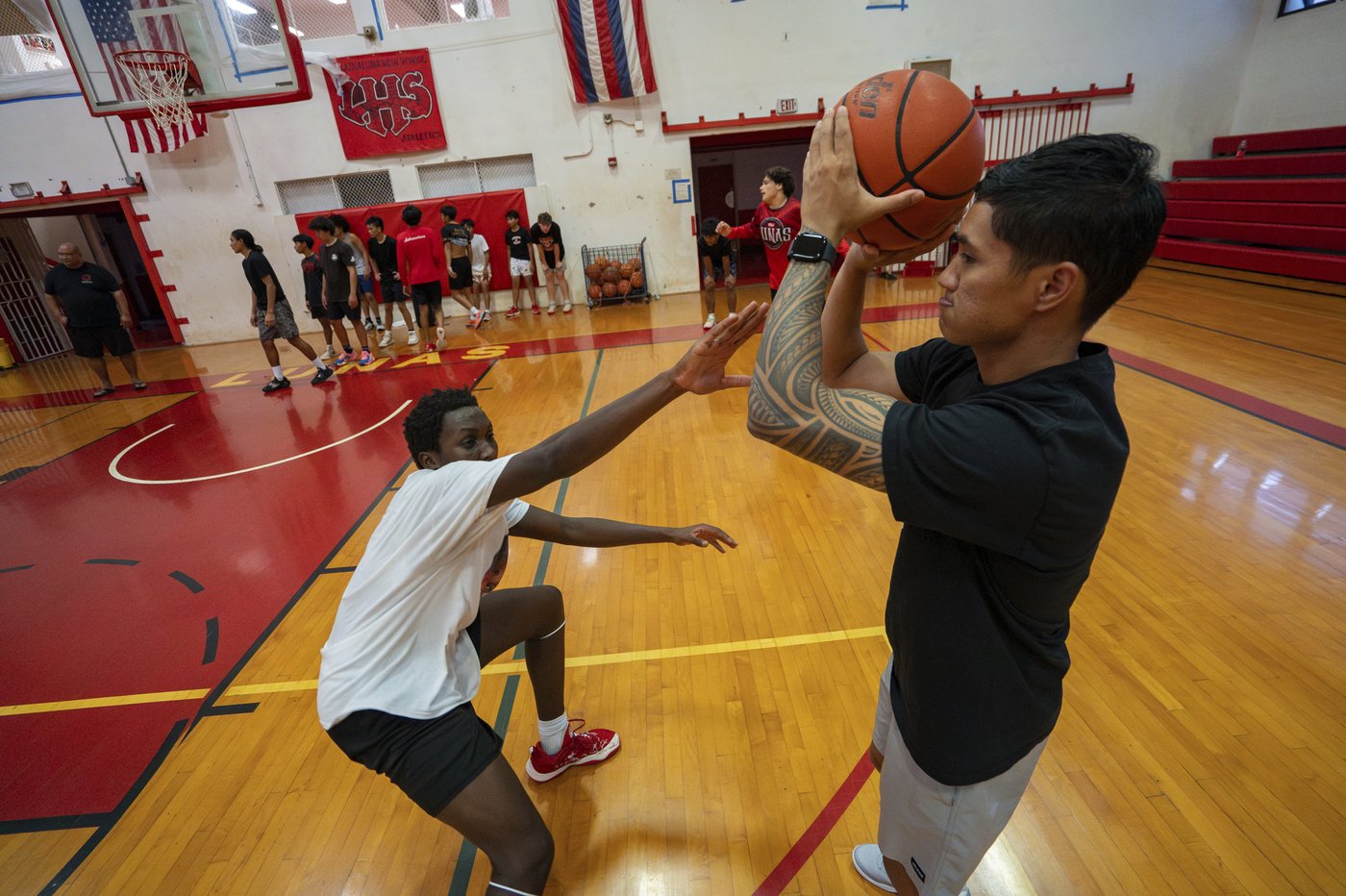 Maui Invitational returns to a Lahaina still grappling with raw emotions left by deadly wildfire | iNFOnews.ca