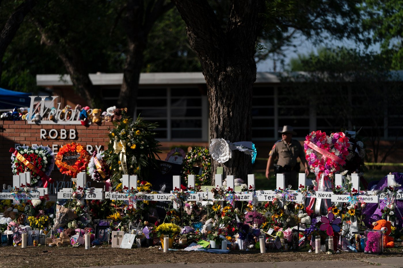 Trials delayed for 2 Uvalde school police officers, 1 to be moved out of town | iNFOnews.ca Trials delayed for 2 Uvalde school police officers, 1 to be moved out of town | iNFOnews.ca