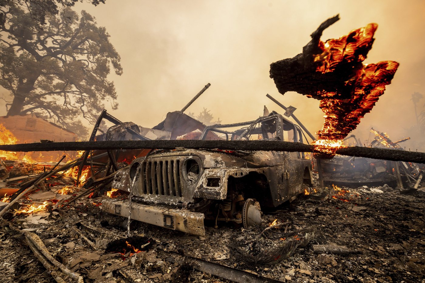 Slower winds aid firefighters battling destructive blaze in California | iNFOnews.ca