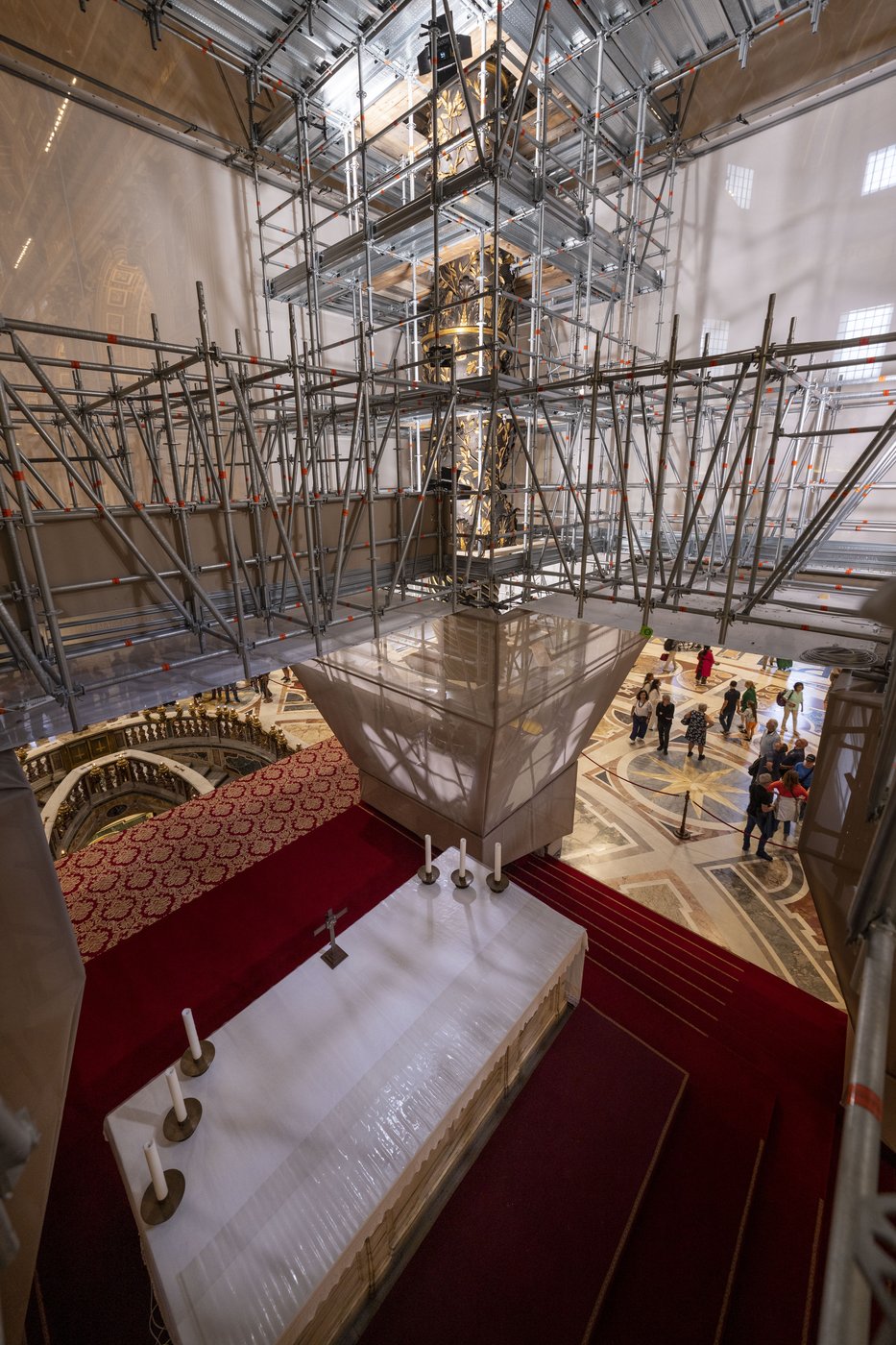 Restorers complete work on the canopy covering St. Peter's main altar ahead of the 2025 Jubilee | iNFOnews.ca