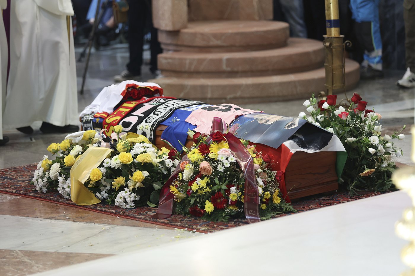 Thousands turn up at funeral of Italian World Cup hero Salvatore “Totò” Schillaci | iNFOnews.ca Thousands turn up at funeral of Italian World Cup hero Salvatore “Totò” Schillaci | iNFOnews.ca