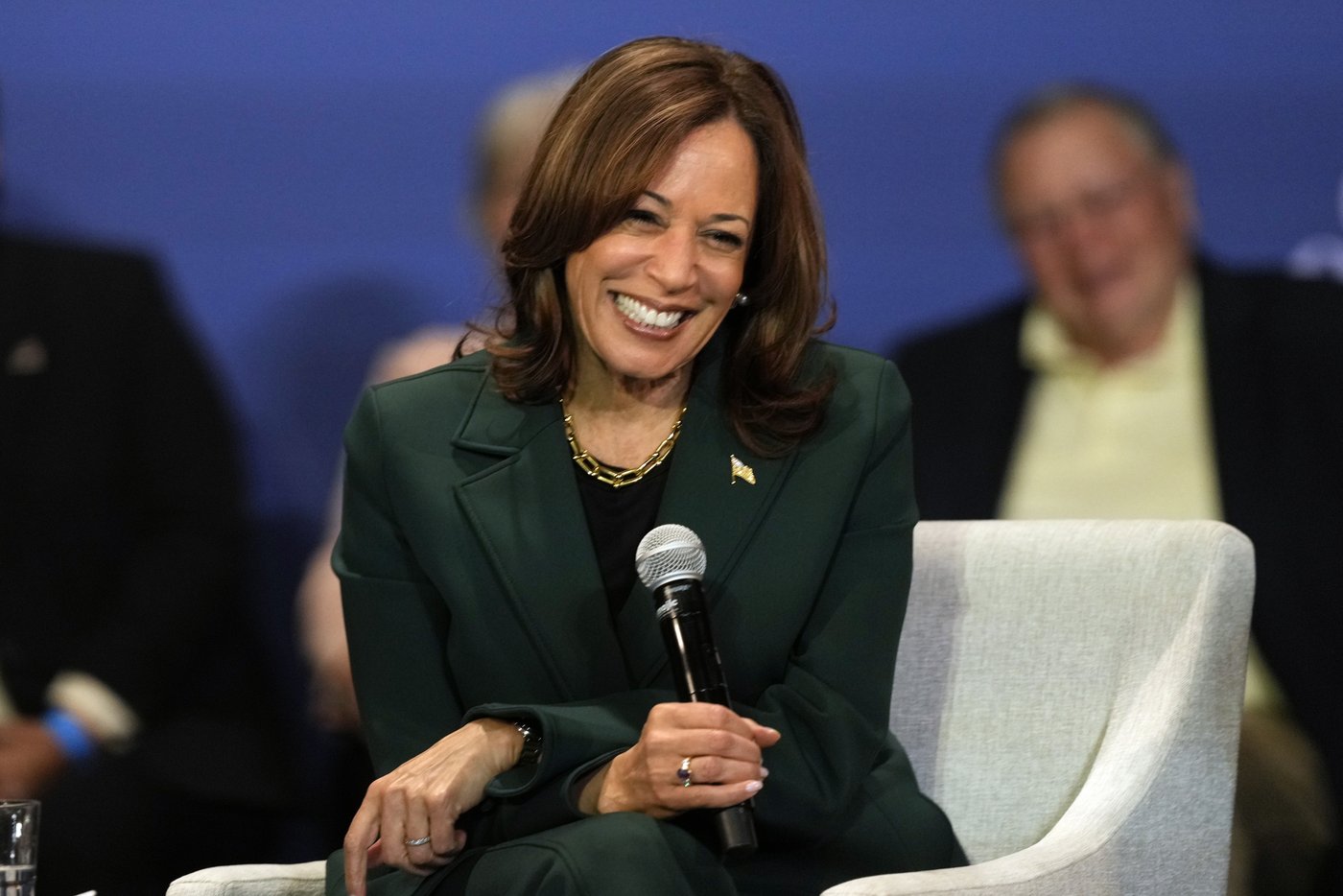 Harris speaks about creating economic opportunity for Latino men; Trump airs familiar grievances | iNFOnews.ca