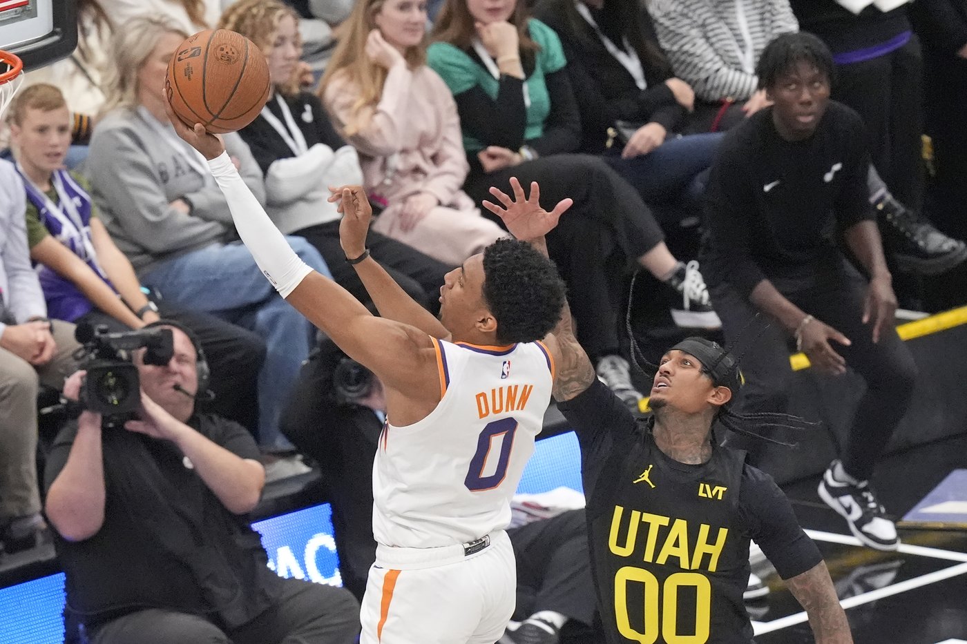 Booker scores 31, leads Suns to 120-112 victory over Jazz in the teams' NBA Cup opener | iNFOnews.ca Booker scores 31, leads Suns to 120-112 victory over Jazz in the teams' NBA Cup opener | iNFOnews.ca