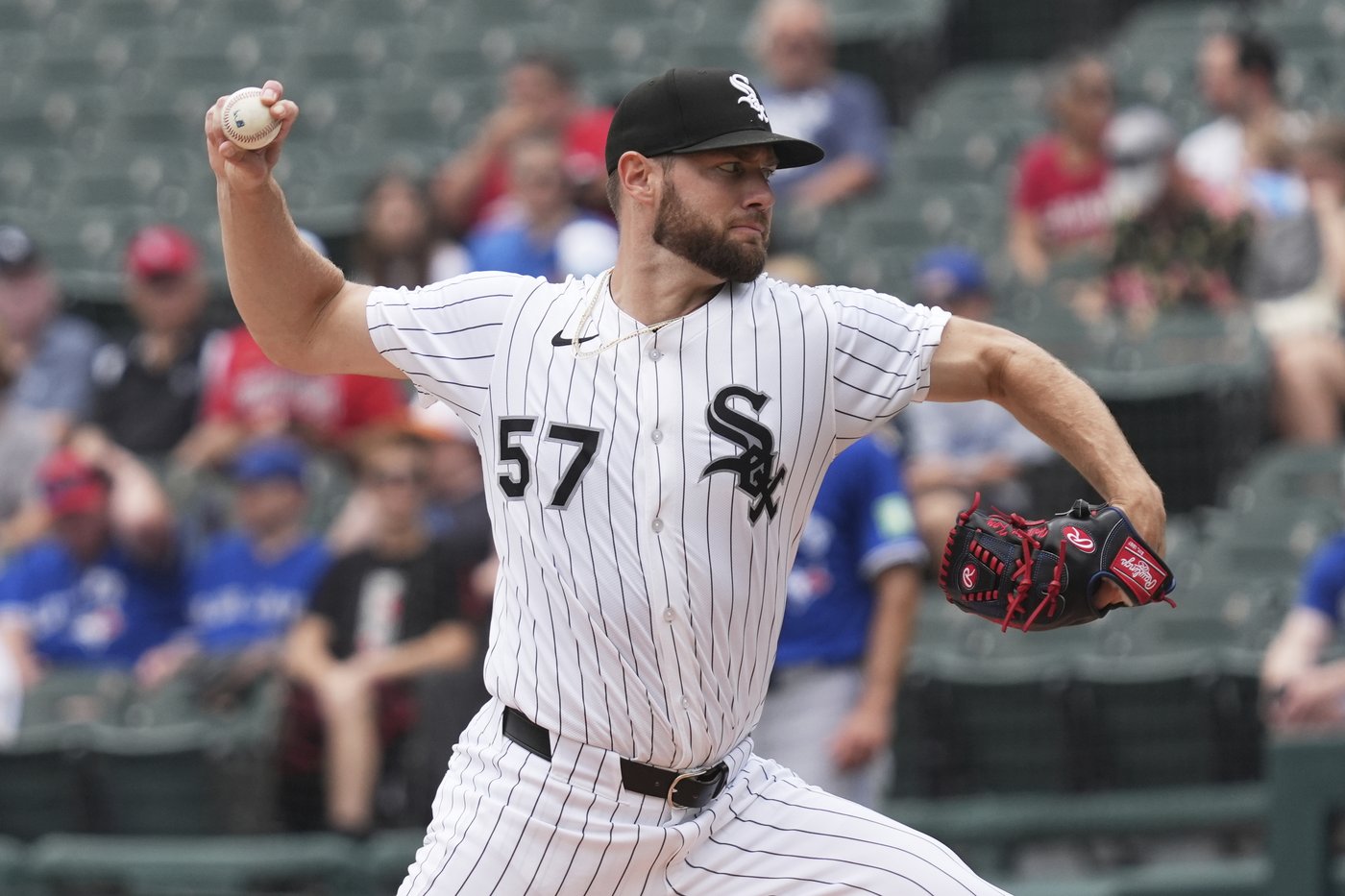 Houser tosses 7 solid innings as White Sox end Blue Jays' 10-game winning streak, 2-1 | iNFOnews.ca