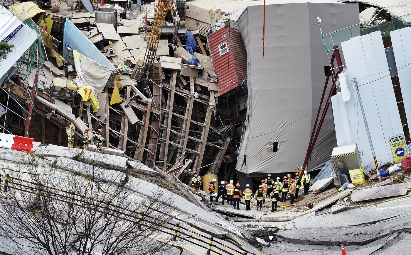 Worker rescued from collapsed subway construction site in South Korea | iNFOnews.ca