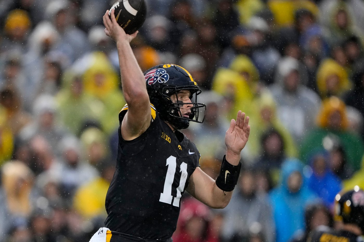 No. 6 Oregon escapes with 18-16 win over Iowa on Sappington's field goal with 3 seconds left | iNFOnews.ca No. 6 Oregon escapes with 18-16 win over Iowa on Sappington's field goal with 3 seconds left | iNFOnews.ca