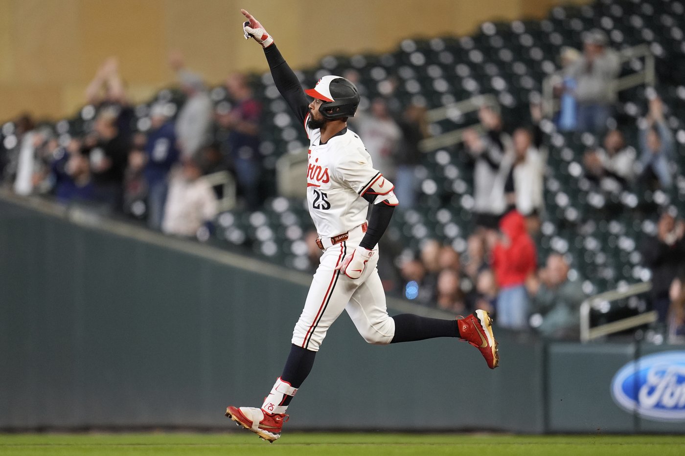 Buxton, Larnach homer to help the Twins beat the White Sox, 6-3 | iNFOnews.ca Buxton, Larnach homer to help the Twins beat the White Sox, 6-3 | iNFOnews.ca