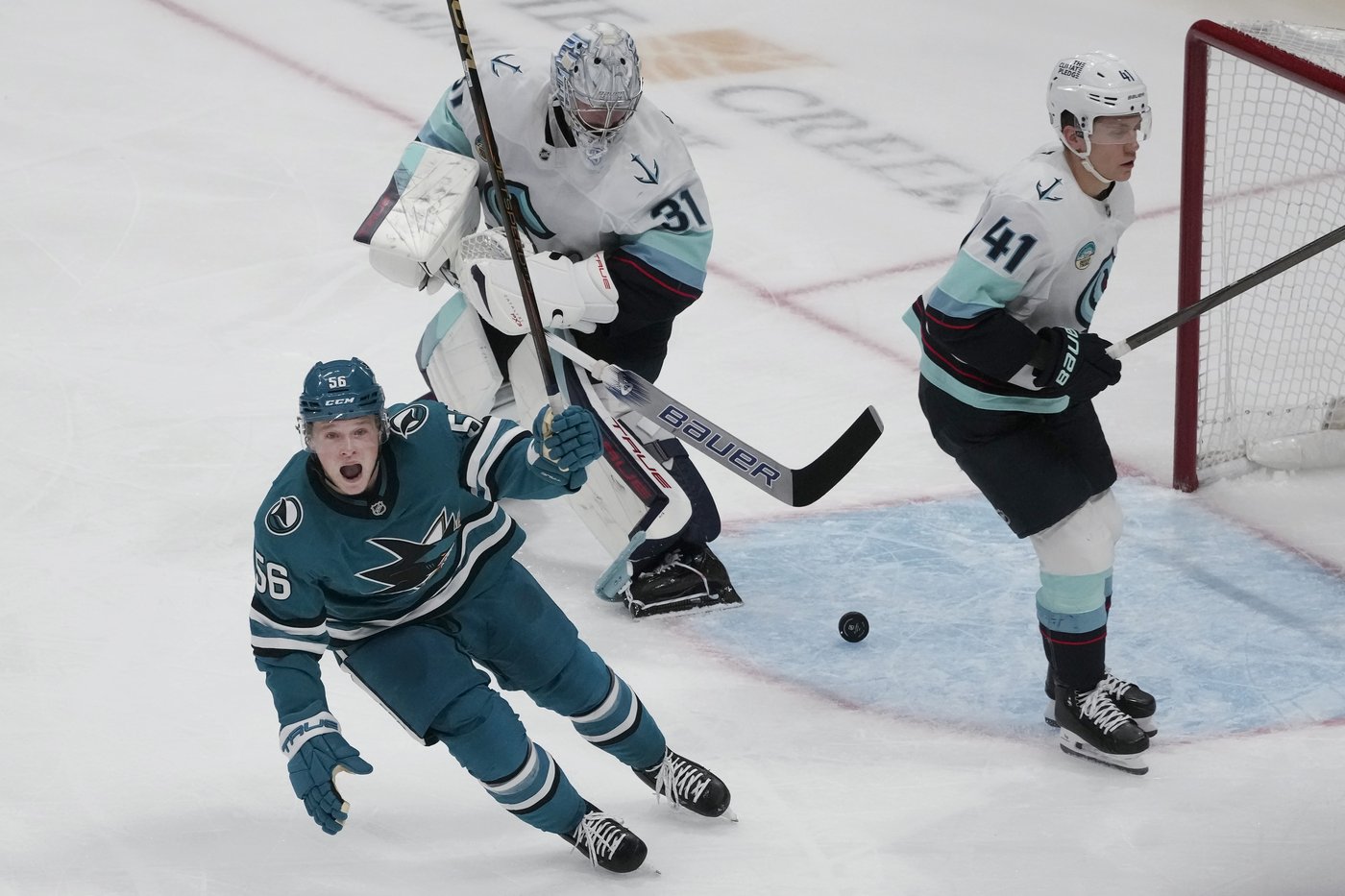 Klim Kostin's Gordie Howe hat trick helps Sharks beat Kraken 8-5 | iNFOnews.ca
