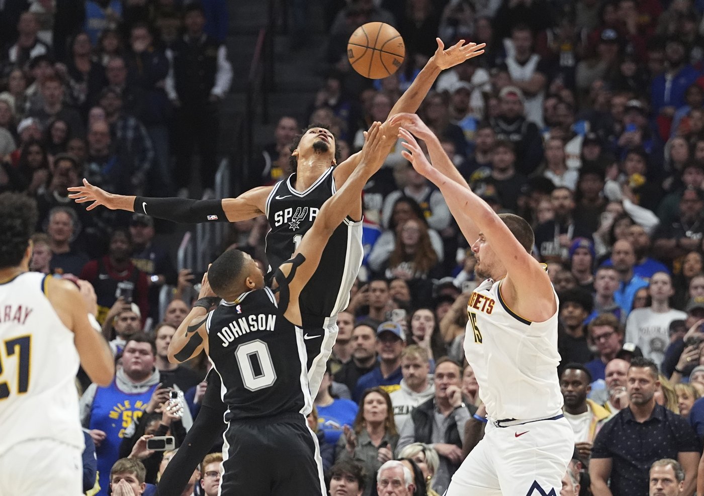 Wembanyama denies Jokic in closing seconds as Spurs beat Nuggets 113-110 | iNFOnews.ca