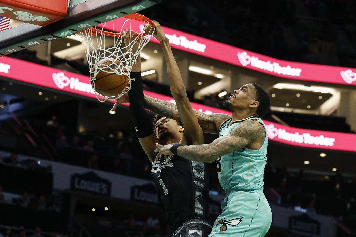 Miles Bridges' 3-pointer with 1.4 seconds left lifts Hornets past Spurs 117-116 to snap 6-game skid | iNFOnews.ca Miles Bridges' 3-pointer with 1.4 seconds left lifts Hornets past Spurs 117-116 to snap 6-game skid | iNFOnews.ca