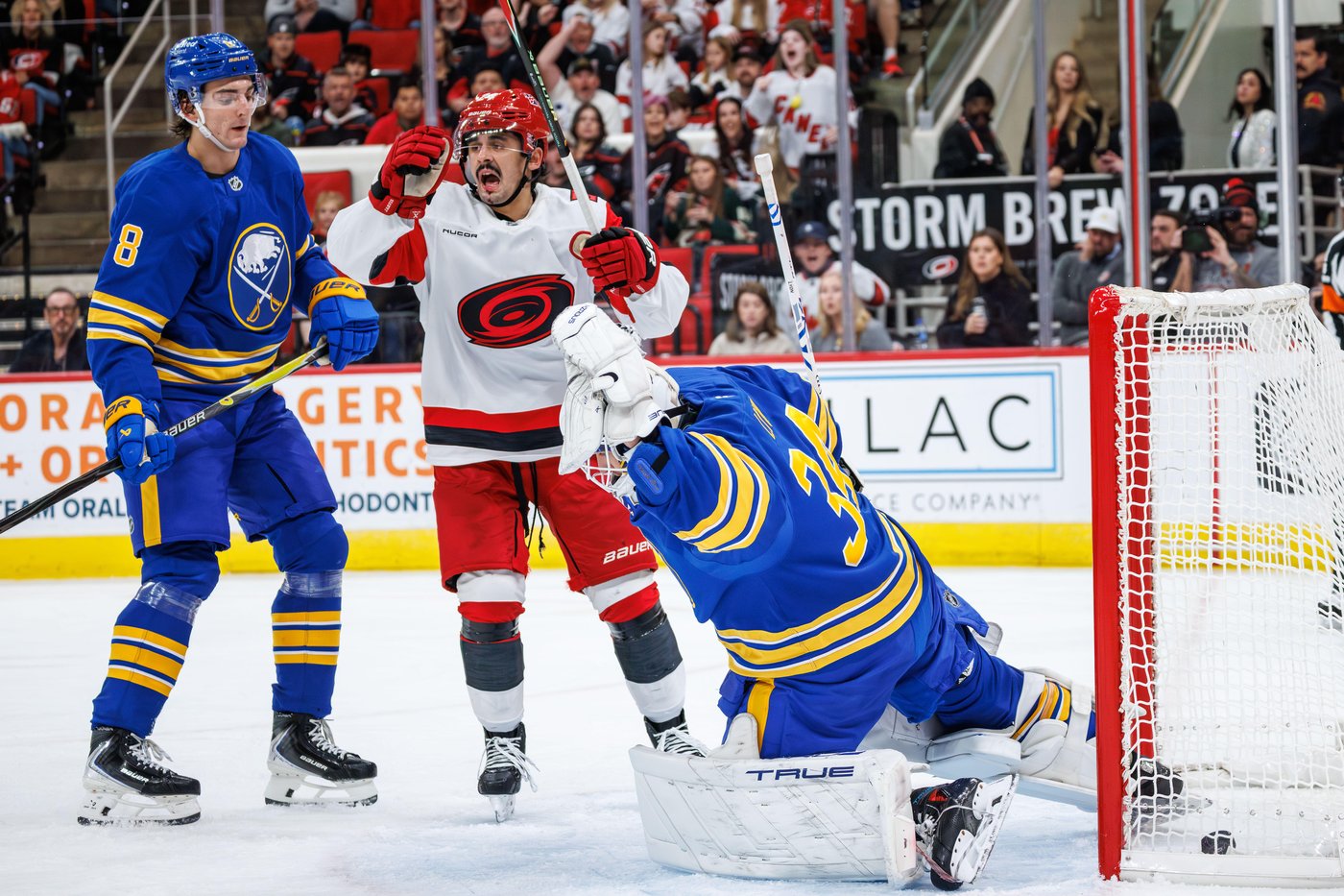 Hurricanes extend winning streak to 3 games with a 6-3 victory over the Sabres | iNFOnews.ca