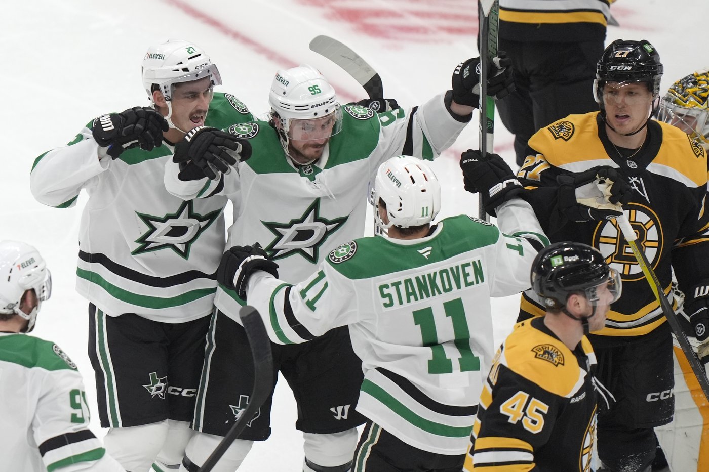 Seguin and Duchene have a goal and 2 assists each and Stars down Bruins 5-2 | iNFOnews.ca Seguin and Duchene have a goal and 2 assists each and Stars down Bruins 5-2 | iNFOnews.ca