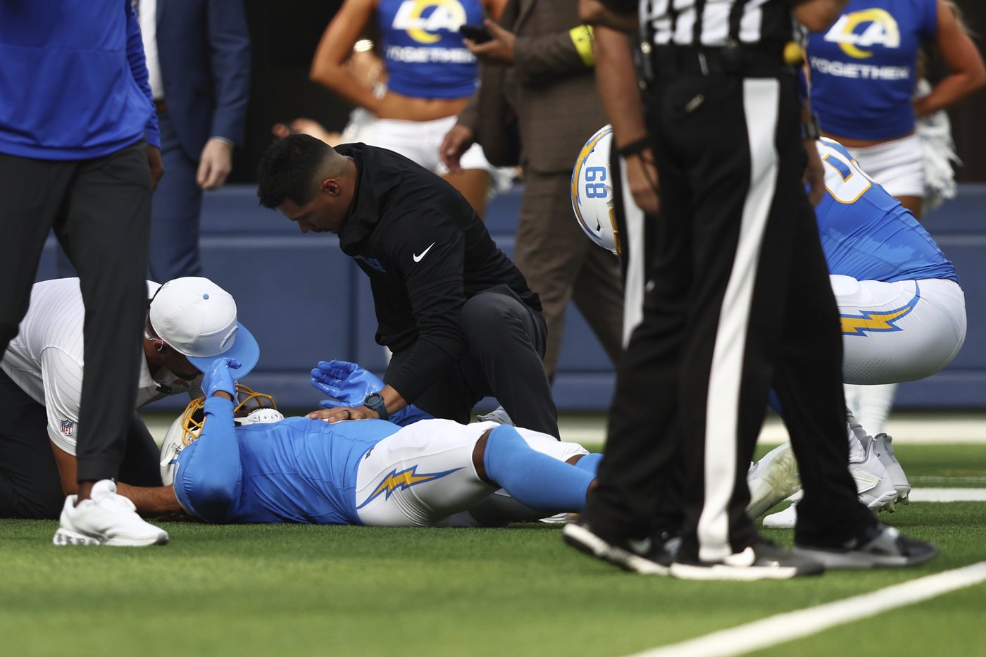 Chargers WR Quentin Johnston has a concussion after a big hit on 3rd snap vs Rams | iNFOnews.ca