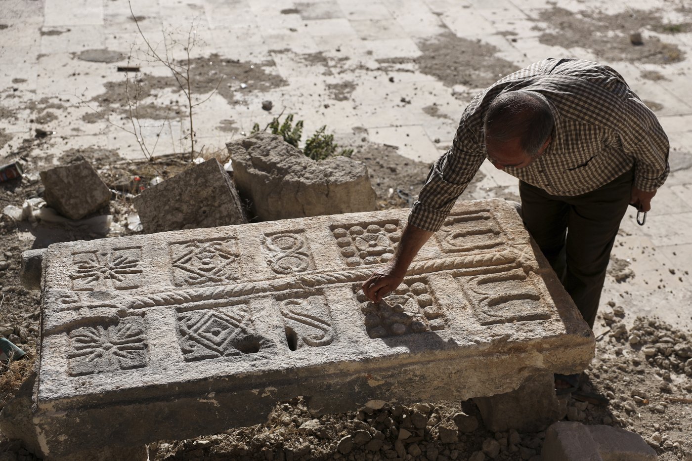 A contractor stumbles upon a Byzantine tomb complex under a destroyed Syrian house | iNFOnews.ca