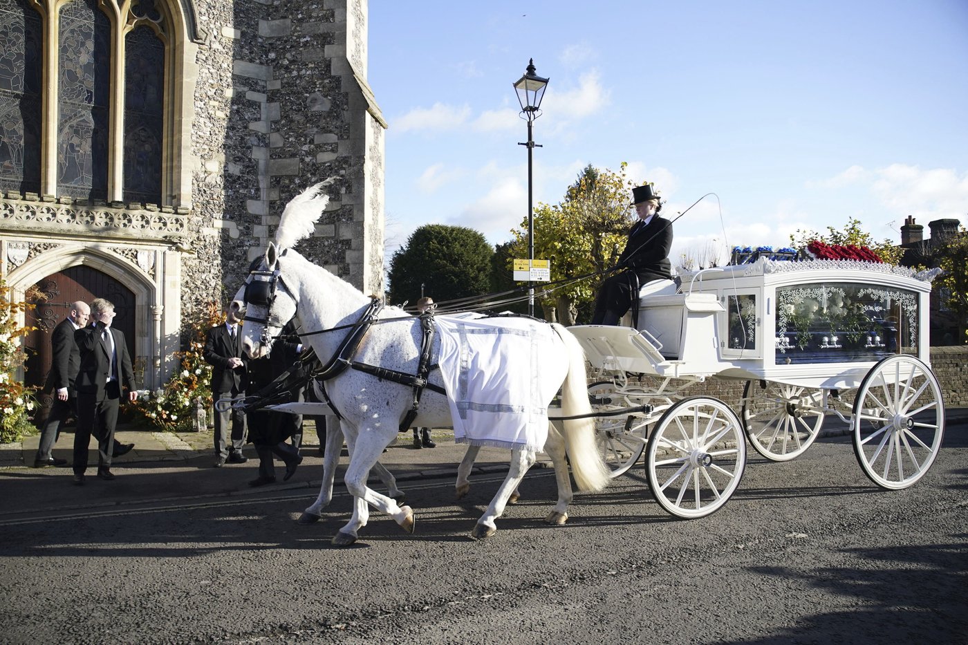 Liam Payne's One Direction bandmates among the mourners at singer's funeral | iNFOnews.ca