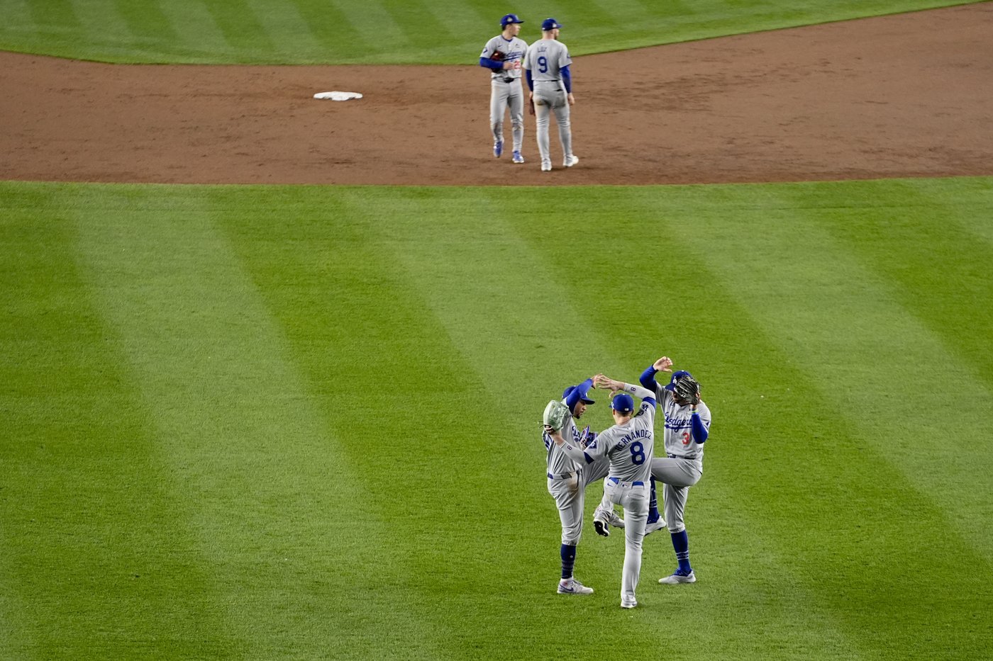 Freeman and Buehler lead Dodgers past slumping Yankees 4-2 for 3-0 advantage in World Series | iNFOnews.ca Freeman and Buehler lead Dodgers past slumping Yankees 4-2 for 3-0 advantage in World Series | iNFOnews.ca