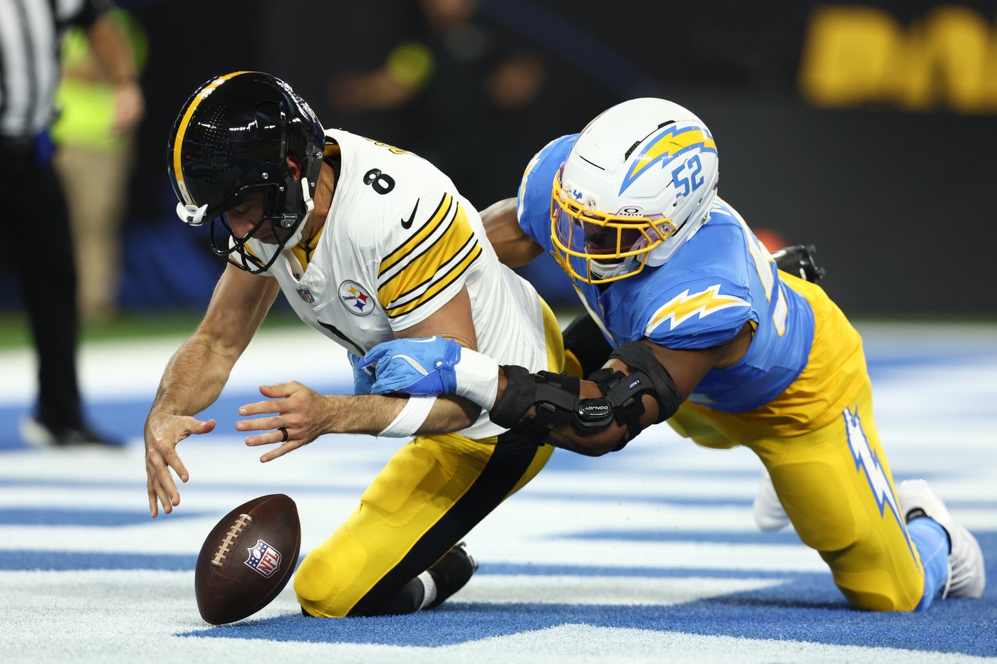 Aaron Rodgers' off night leaves Steelers clinging to AFC North lead as Ravens heat up | iNFOnews.ca Aaron Rodgers' off night leaves Steelers clinging to AFC North lead as Ravens heat up | iNFOnews.ca