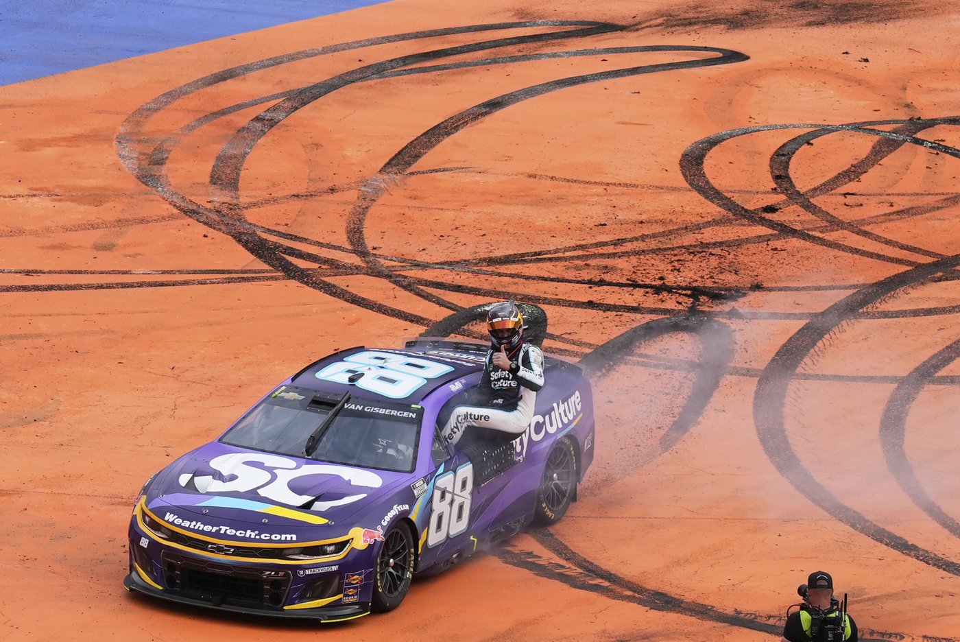 Van Gisbergen's emotional win in Mexico City locks him into NASCAR playoffs | iNFOnews.ca Van Gisbergen's emotional win in Mexico City locks him into NASCAR playoffs | iNFOnews.ca