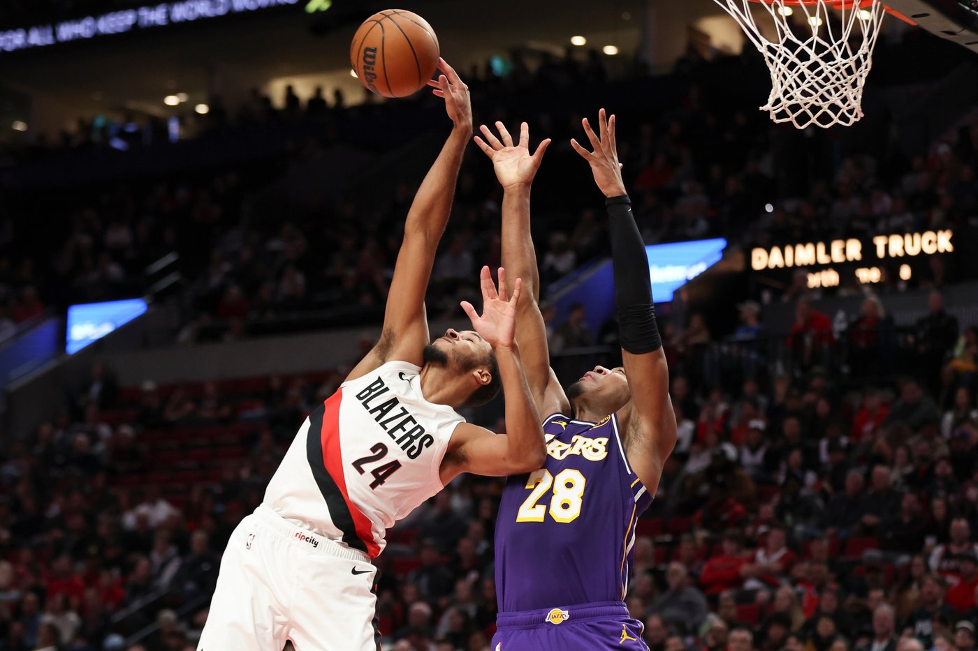 Lakers overcome the absence of Doncic and Reaves for a 123-115 win over the Blazers | iNFOnews.ca