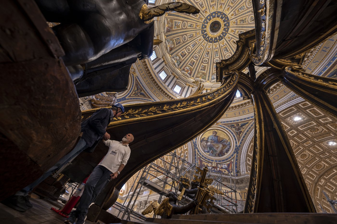 Restorers complete work on the canopy covering St. Peter's main altar ahead of the 2025 Jubilee | iNFOnews.ca