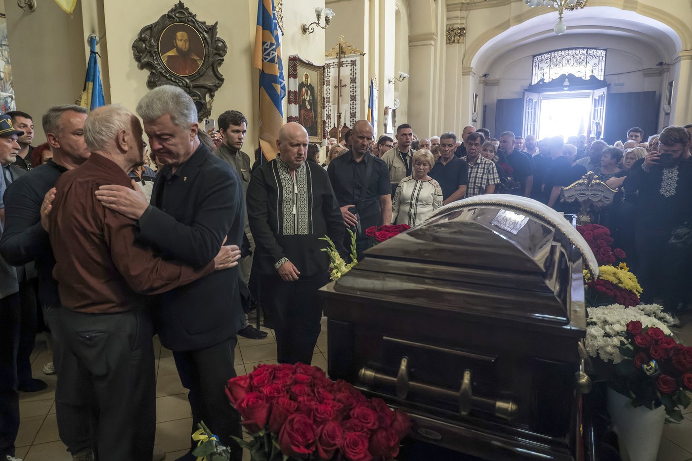 Hundreds mourn pro-Western Ukrainian politician who was gunned down in the street | iNFOnews.ca Hundreds mourn pro-Western Ukrainian politician who was gunned down in the street | iNFOnews.ca