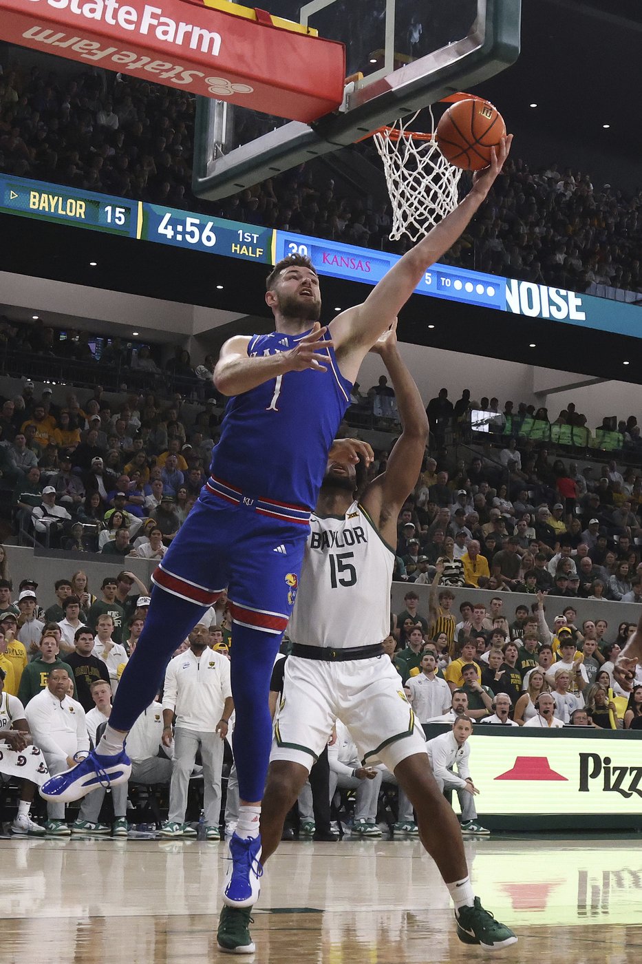 Baylor erases 21-point deficit against No. 11 Kansas, cruises late in 81-70 win | iNFOnews.ca