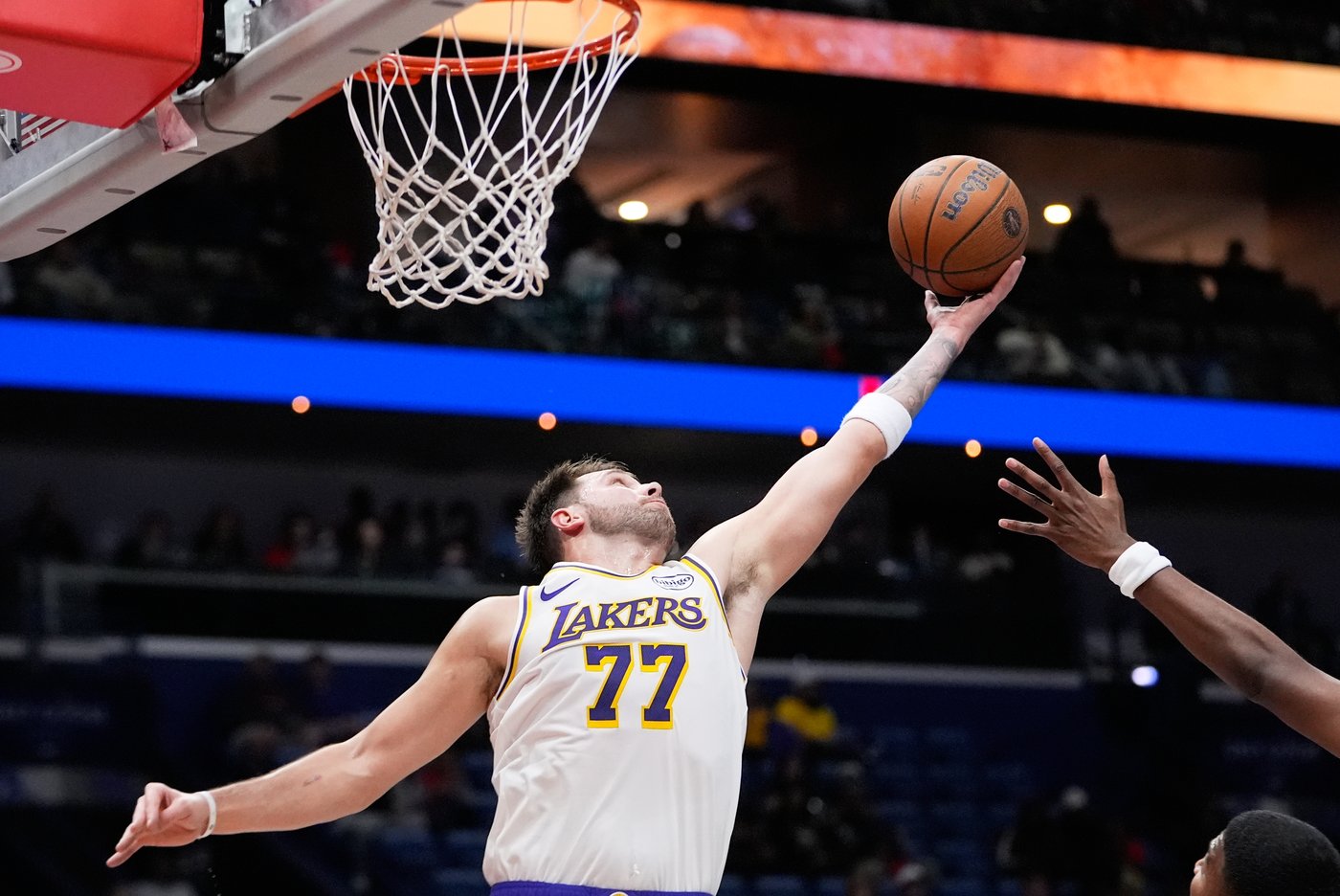 Doncic, Ayton and Reaves lead the Lakers past the Pelicans 118-104 to improve to 2-0 in NBA Cup play | iNFOnews.ca