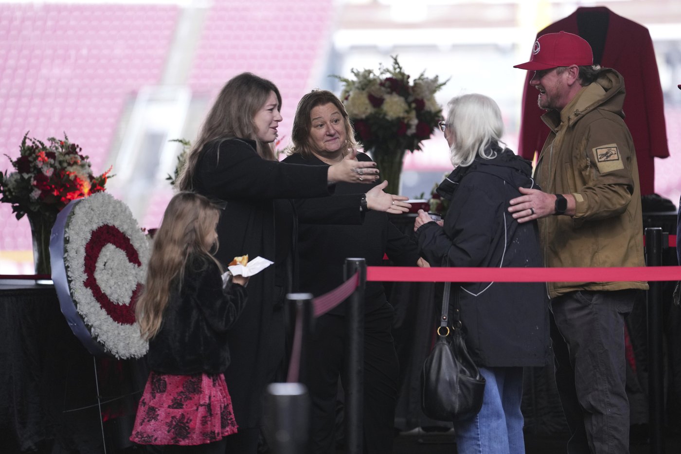 Reds honor Pete Rose with a 14-hour visitation at Great American Ball Park | iNFOnews.ca Reds honor Pete Rose with a 14-hour visitation at Great American Ball Park | iNFOnews.ca