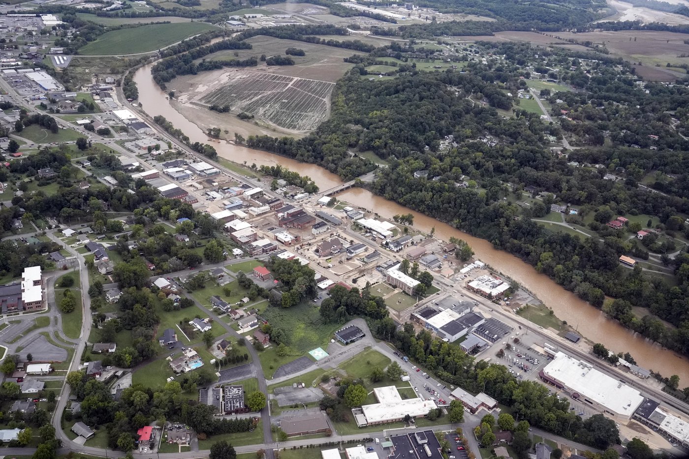 Asheville has been isolated after Helene wrecked roads and knocked out power and cell service | iNFOnews.ca