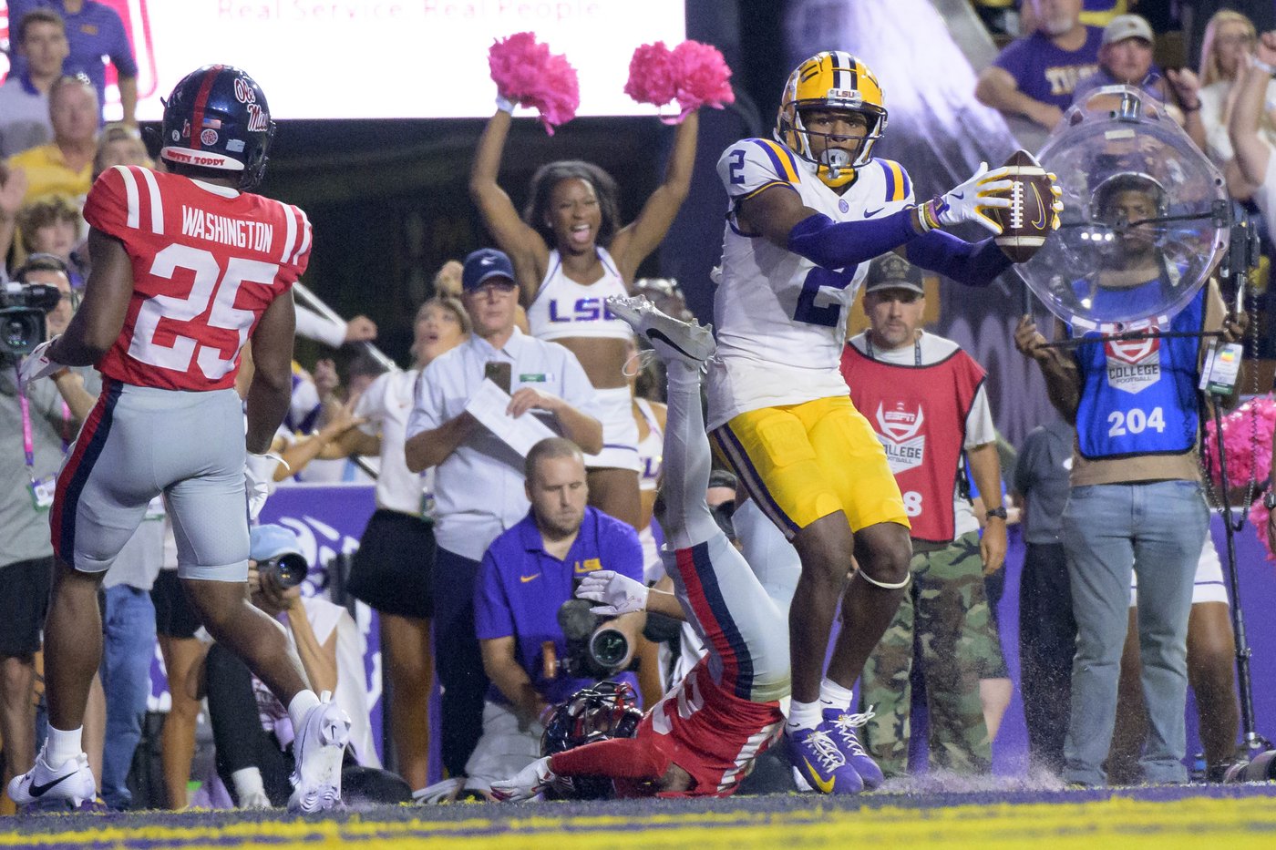Nussmeier throws late TD passes, No. 13 LSU rallies to beat No. 9 Ole Miss 29-26 in overtime | iNFOnews.ca