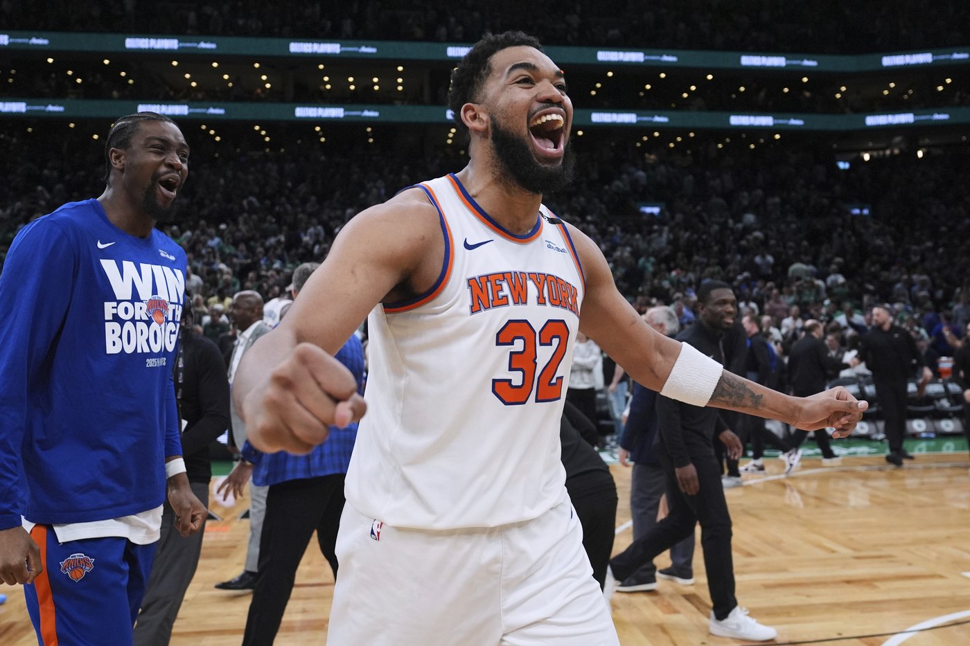 Fire alarm causes brief evacuation after Knicks' Game 2 win over Celtics | iNFOnews.ca Fire alarm causes brief evacuation after Knicks' Game 2 win over Celtics | iNFOnews.ca