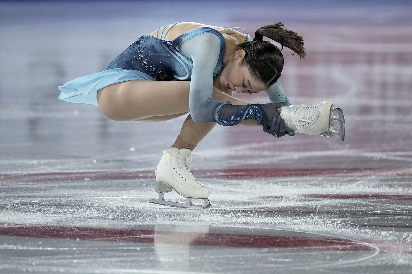 Amber Glenn takes the lead in Grand Prix Final figure skating after Kaori Sakamoto falls | iNFOnews.ca Amber Glenn takes the lead in Grand Prix Final figure skating after Kaori Sakamoto falls | iNFOnews.ca