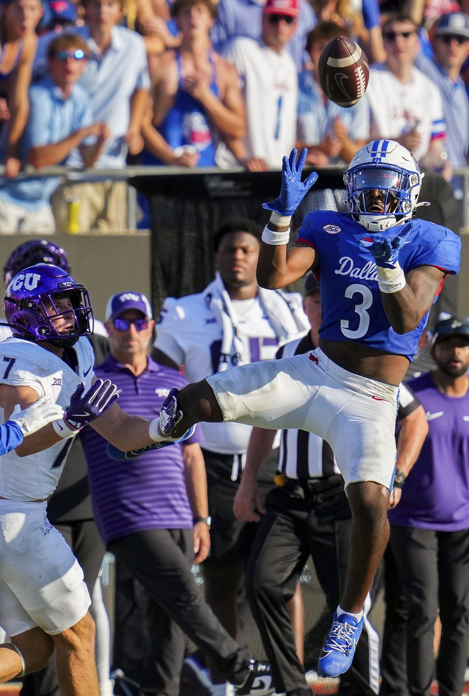 SMU gets 4 TDs from Smith and three more with offense watching, beats TCU 66-42 after Dykes ejected | iNFOnews.ca