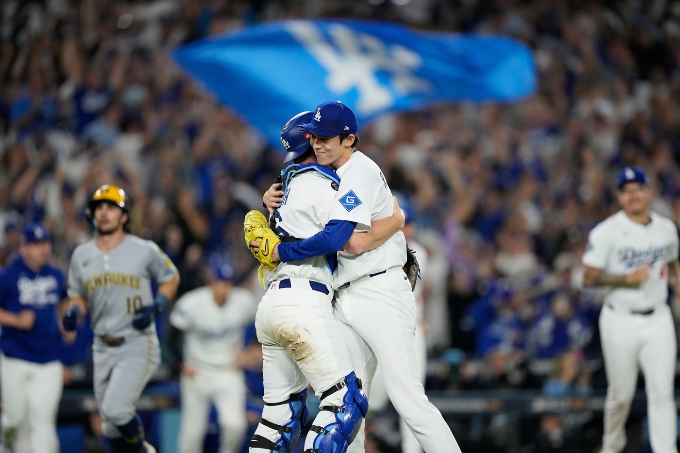 Shohei Ohtani hits 3 homers and strikes out 10 in Dodgers' clinching 5-1 NLCS win over Brewers | iNFOnews.ca