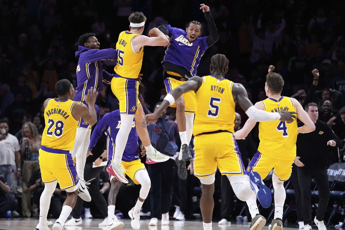 Austin Reaves gives short-handed Lakers another reason to rely on him with buzzer-beater vs. Wolves | iNFOnews.ca