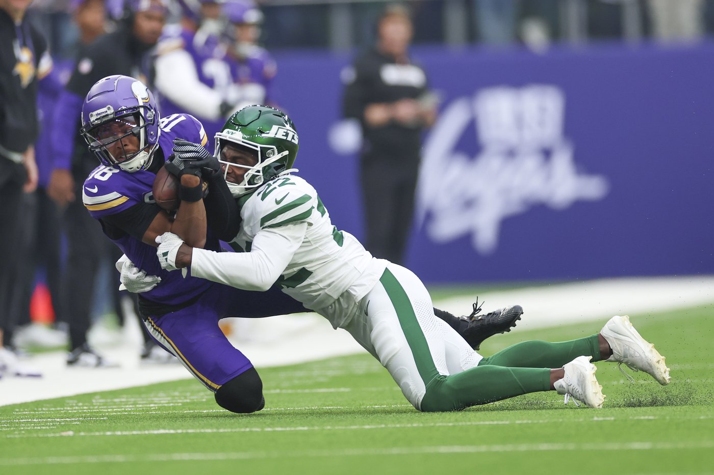 Vikings hold off Rodgers and the Jets for 23-17 win in London to improve to 5-0 | iNFOnews.ca Vikings hold off Rodgers and the Jets for 23-17 win in London to improve to 5-0 | iNFOnews.ca