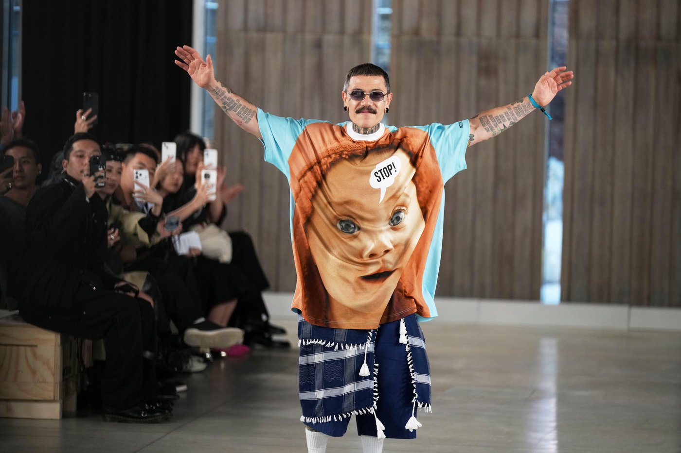 Moschino keeps irony alive on the Milan runway, nearly single-handedly | iNFOnews.ca