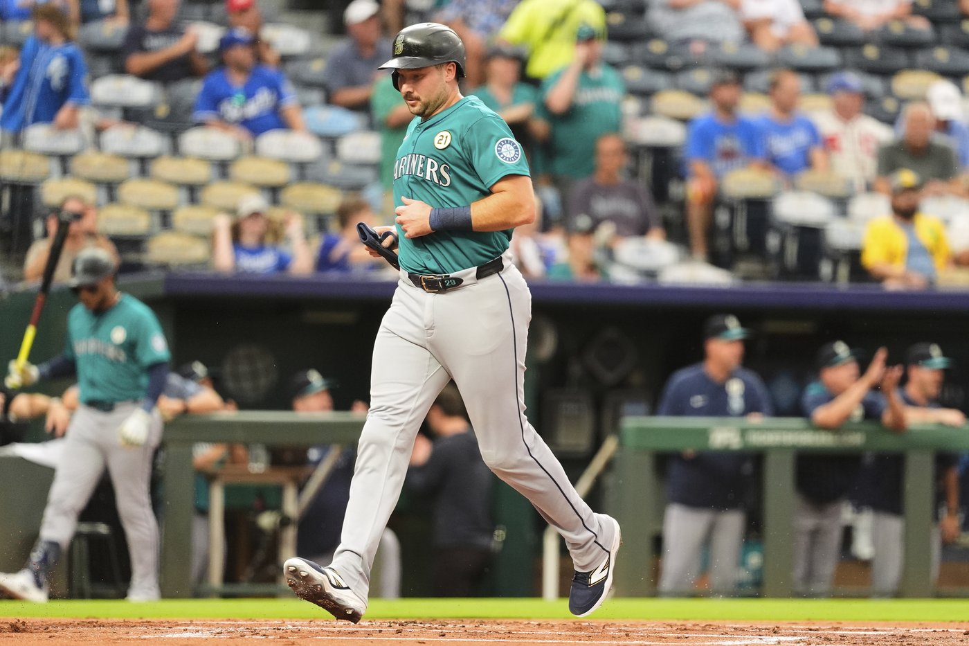 Raleigh breaks Mantle's switch-hitter record, ties Griffey's Mariners record with 55th and 56th HRs | iNFOnews.ca Raleigh breaks Mantle's switch-hitter record, ties Griffey's Mariners record with 55th and 56th HRs | iNFOnews.ca