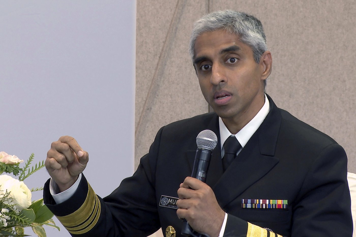 Surgeon General calls for new label on drinks to warn Americans of alcohol's cancer risk | iNFOnews.ca
