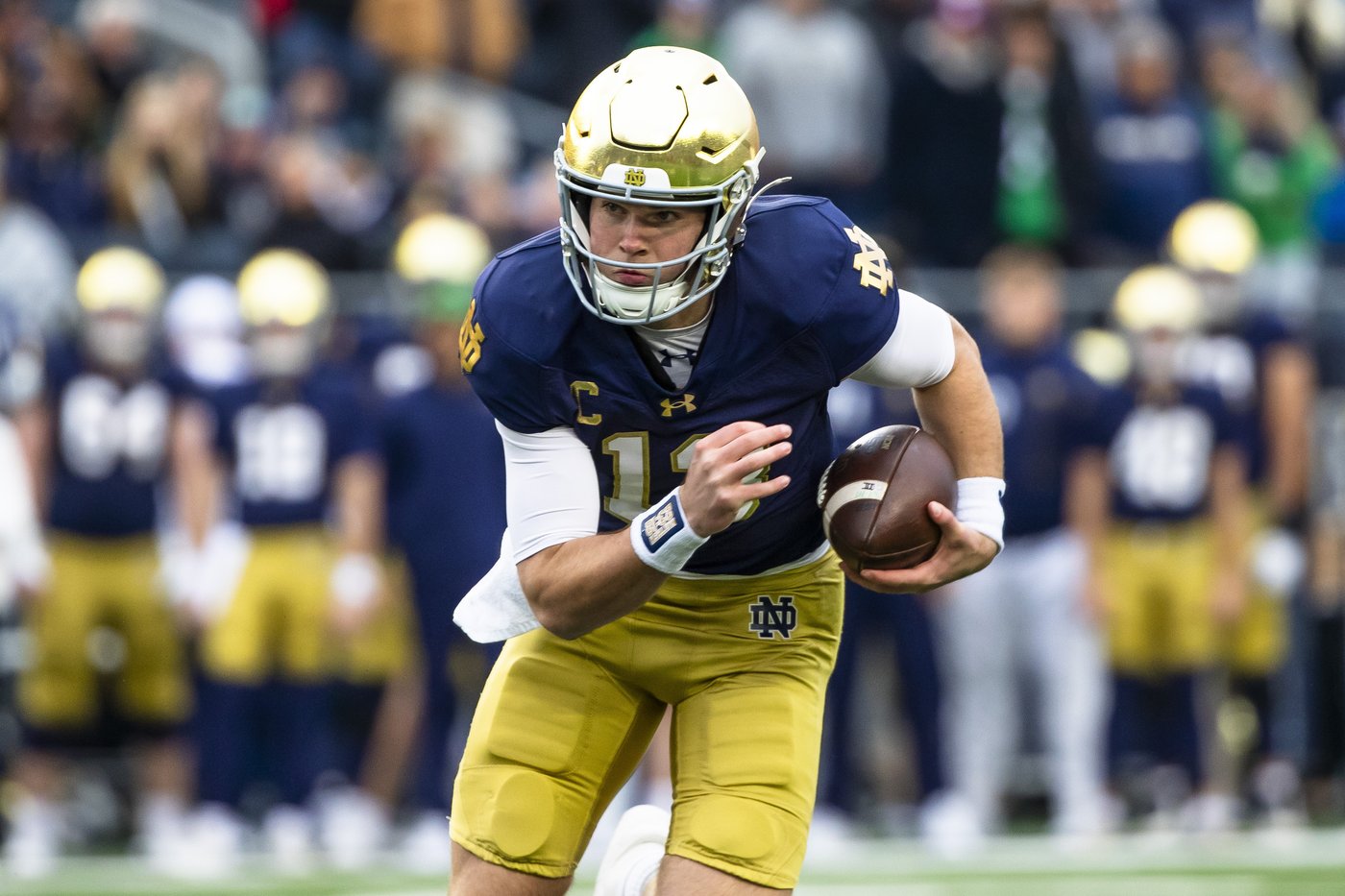 No. 6 Notre Dame chasing playoff spot, No. 18 Army tries to stay unbeaten in Yankee Stadium matchup | iNFOnews.ca