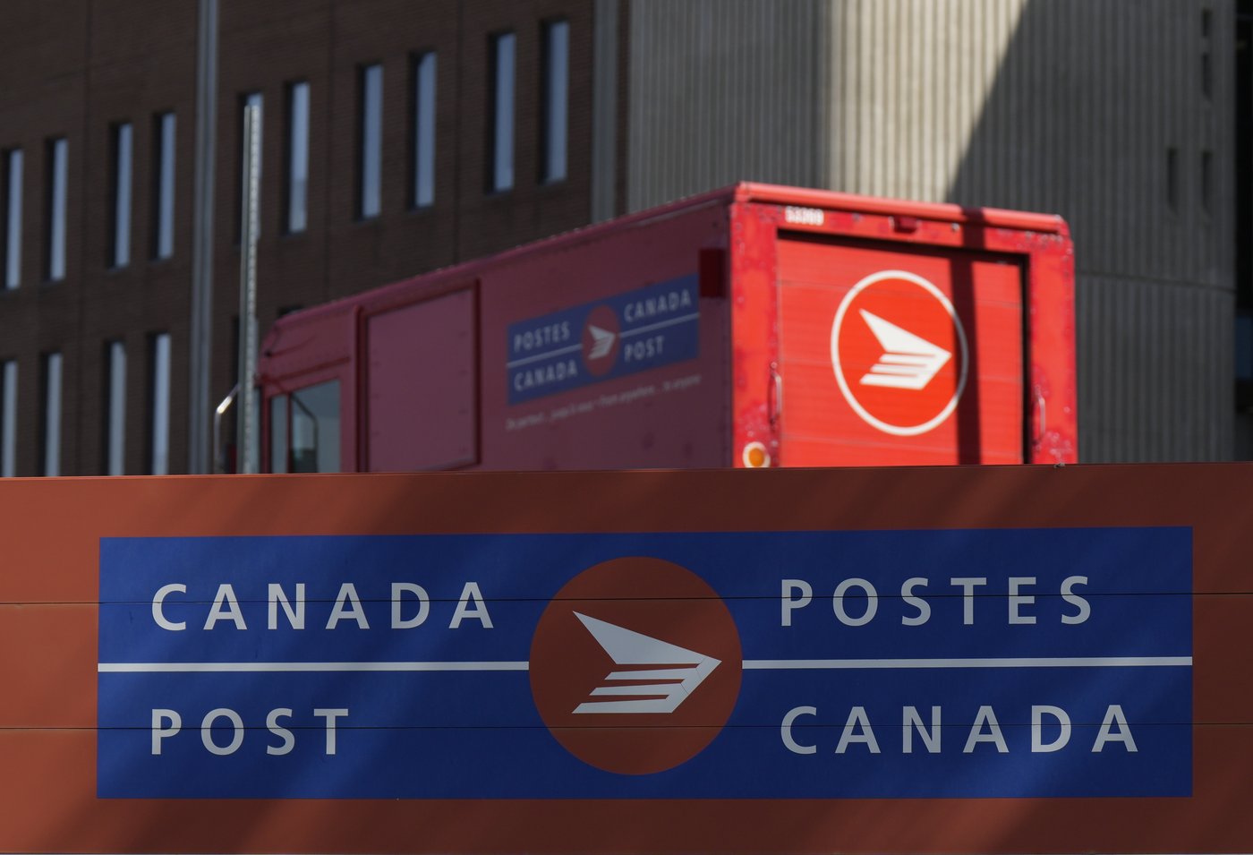 Canada Post sending new offers to union with aim of moving talks forward | iNFOnews.ca