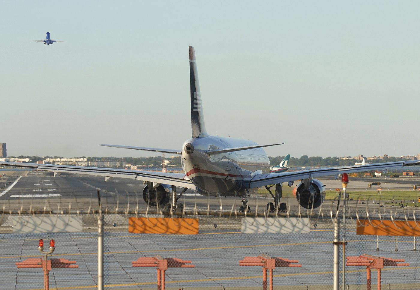 Air traffic controllers in Florida briefly lost radar after fiber optic line was cut | iNFOnews.ca