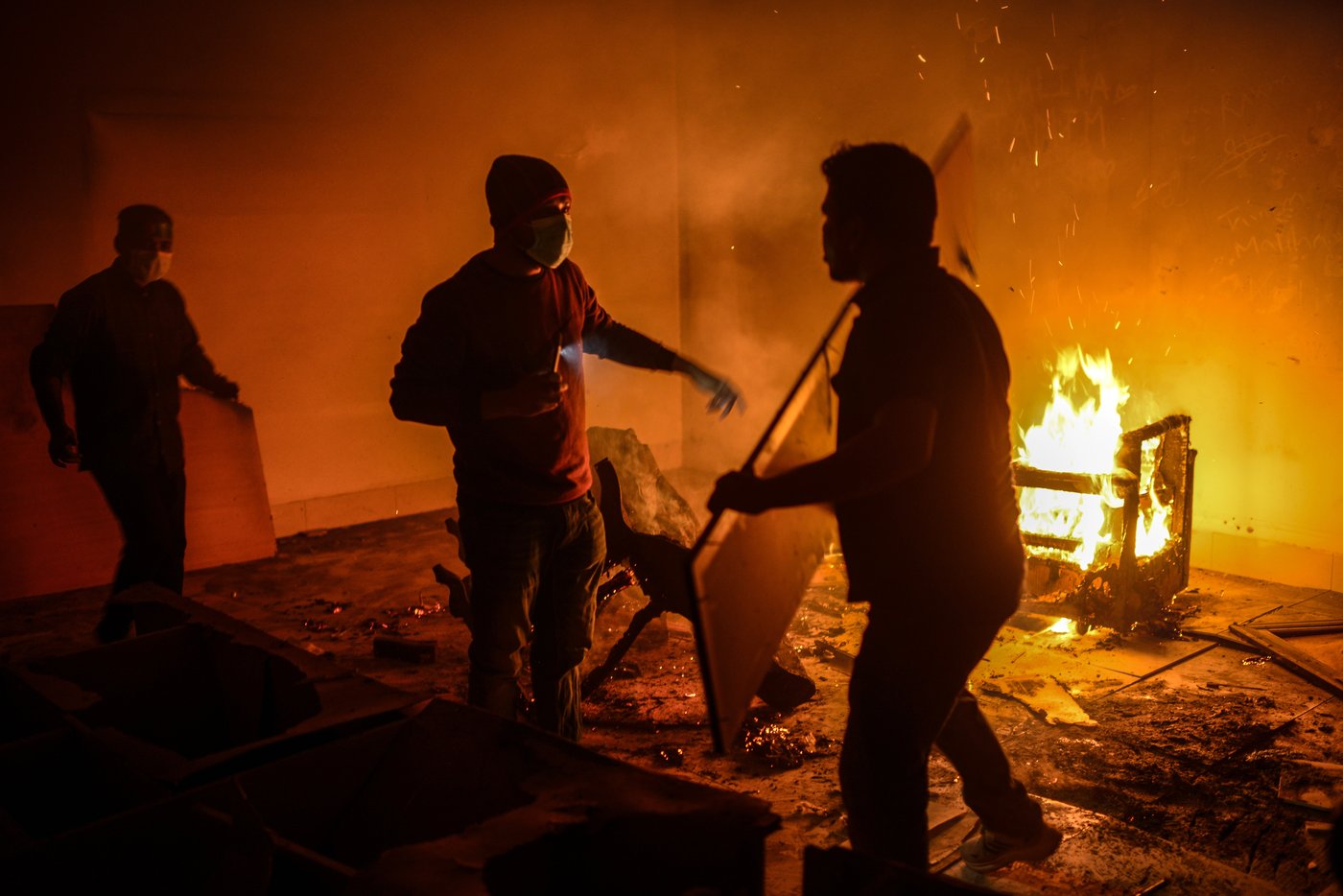 Bangladeshi protesters storm and destroy a house linked to exiled former prime minister Hasina | iNFOnews.ca Bangladeshi protesters storm and destroy a house linked to exiled former prime minister Hasina | iNFOnews.ca