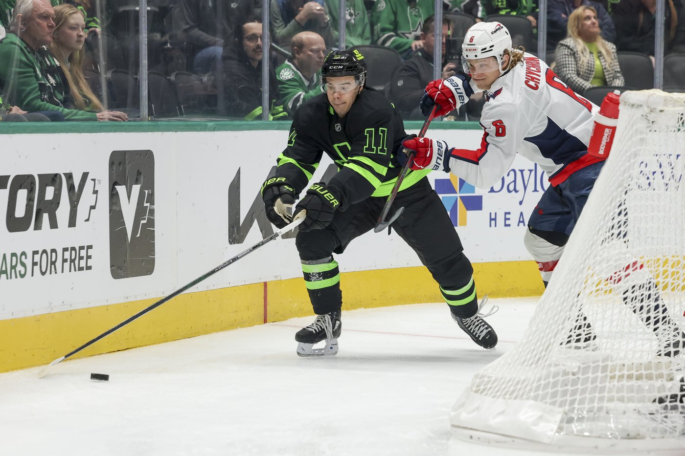 Roope Hintz scores 2, Jake Oettinger has 25 saves as Stars beat surging Capitals 3-1 | iNFOnews.ca
