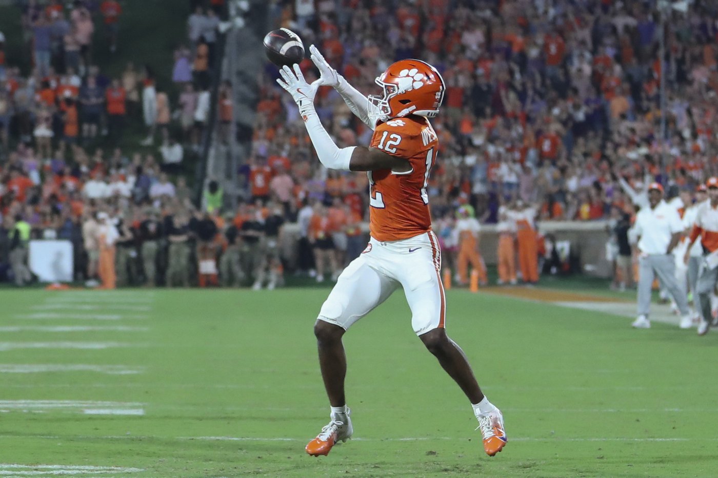 No. 17 Clemson wears down Stanford with Klubnik's 5 TDs and defense's 3 takeaways in 40-14 win | iNFOnews.ca No. 17 Clemson wears down Stanford with Klubnik's 5 TDs and defense's 3 takeaways in 40-14 win | iNFOnews.ca