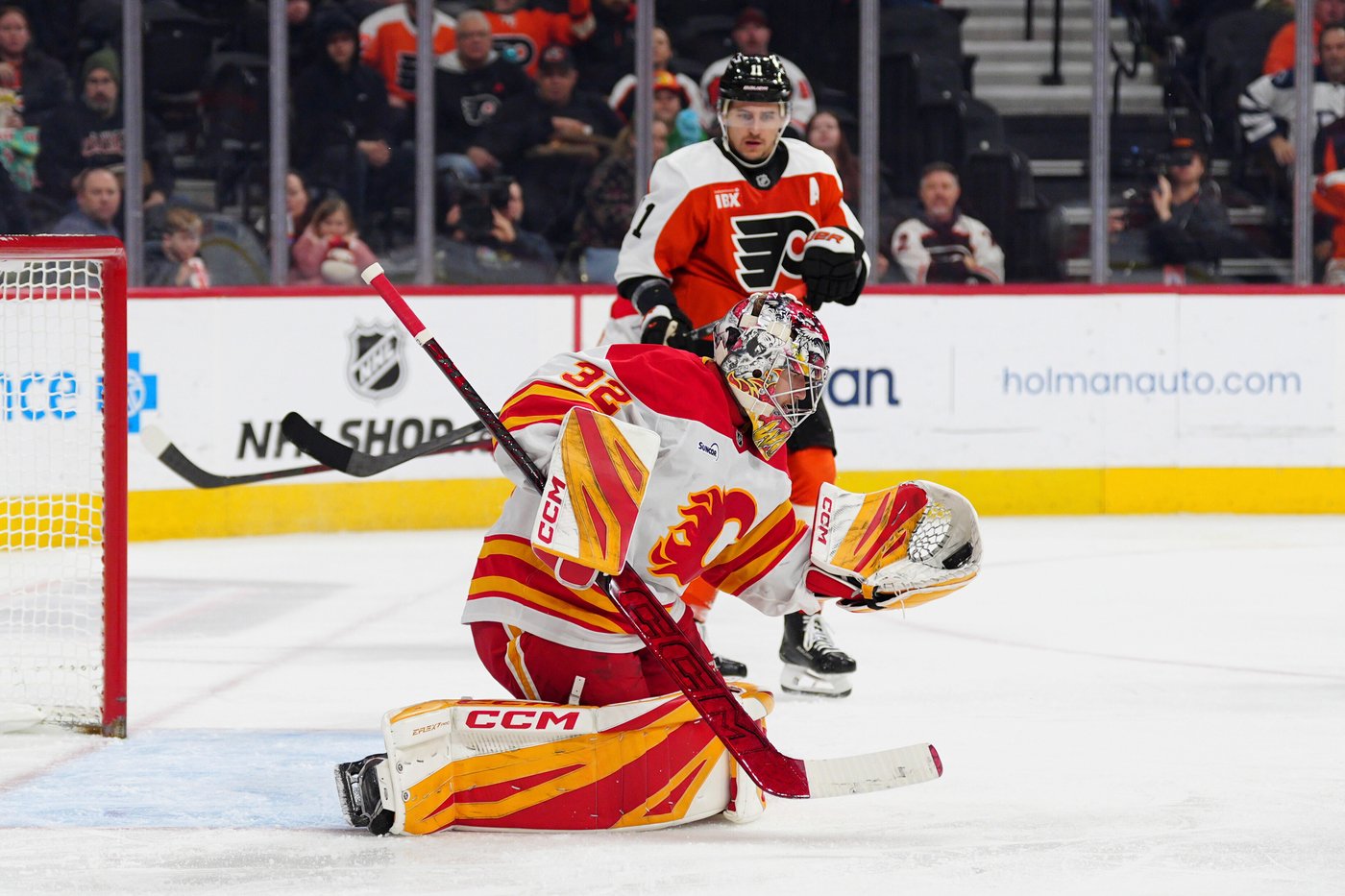 Huberdeau scores twice to lift Flames over Flyers 2-1 | iNFOnews.ca Huberdeau scores twice to lift Flames over Flyers 2-1 | iNFOnews.ca