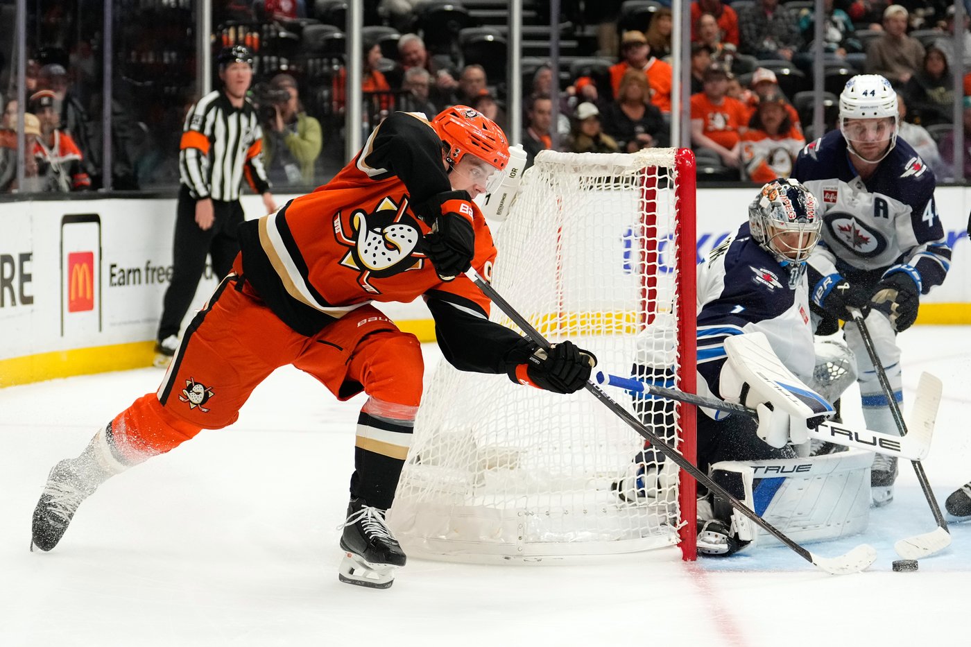 Centres MacKinnon, Bedard, Carlsson named NHL's three stars of the week | iNFOnews.ca